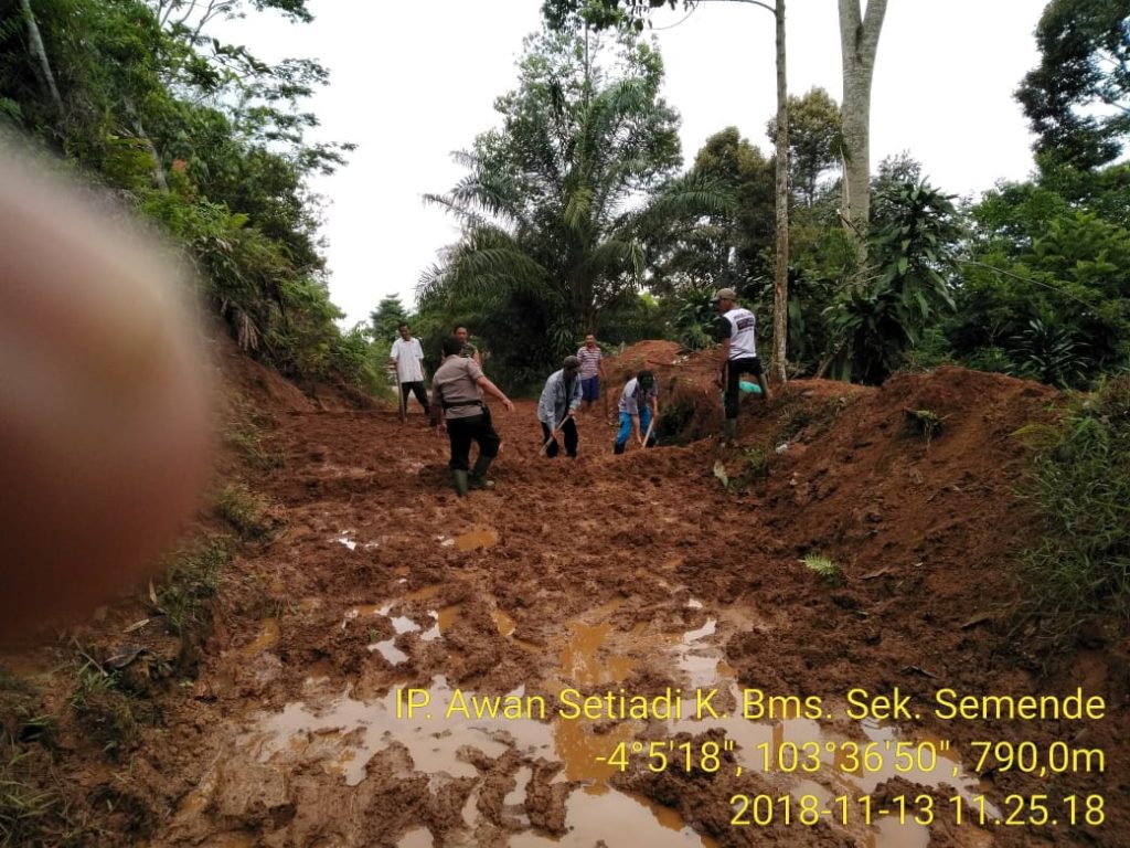 Bencana Longsor Melanda Semendo Darat Laut Muara Enim Pendeteksi Longsor